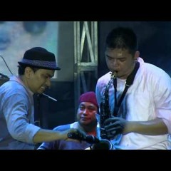 1-Tompi ft. Tjut Nyak Deviana - Menghujam Jantungku @ The 35th