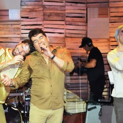 Alguém cantando minha voz, minha vida