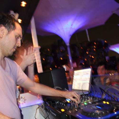 Vazik @ Hookah Satelite - warm up for Florian Meindl -April 5th 2013