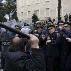 2500 polis - punk art