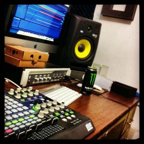 TDrick vs. Ritmo Real - Bai Pe(2013)