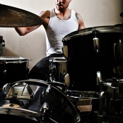 Breaking Memories - Un héroe ha nacido