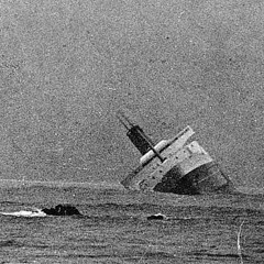 la paloma (capsized ship version)