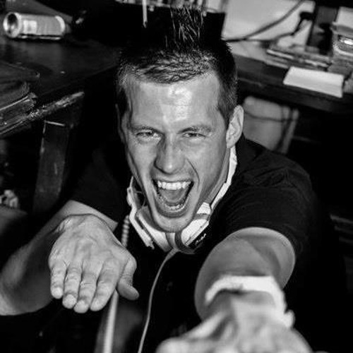87 (by Laurent Baert) - Rétro House - Live H2o Club (Avril 2012)