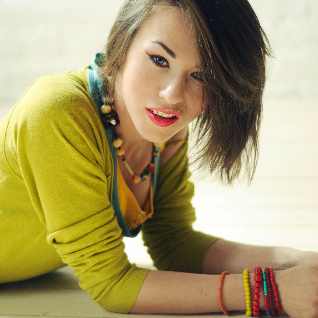 Песни лове улыбайся. Песни лове улыбайся. Айова клип улыбайся. Песни лове улыбайся. Айова певица.