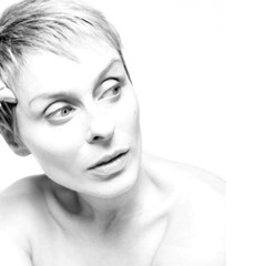 Mr Edge ft. Lisa Stanfield- People Hold On