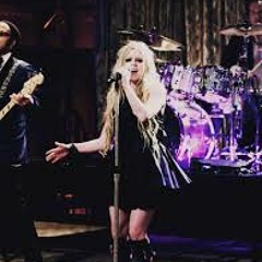 "Here's To Never Growing Up" - Avril Lavigne (Live)