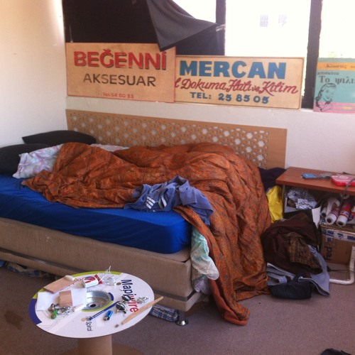 Tophanede Tek Kişilik Aşk, Tek Kişilik Oda