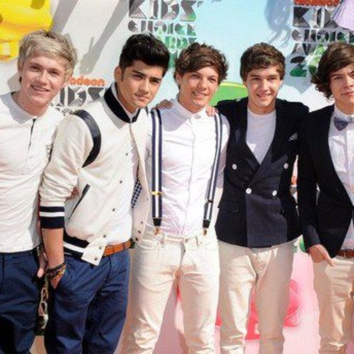 Boys 5. Группа one Direction имена. One Direction 16 лет. One Direction тогда и сейчас. Луи Томлинсон Тин Чойс эвордс.