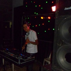 DJ Carlos razan estourado-luan-santana-part-john-kip-93-million-miles