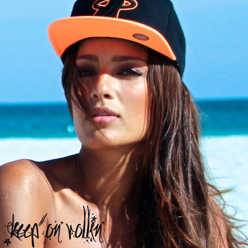 Keep On Rollin'  *Techhouse mix By Chelina Manuhutu