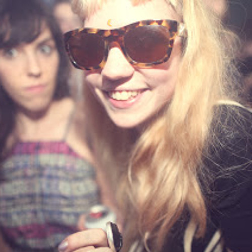 "Be A Body" - Grimes (Live)