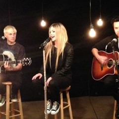 Avril Lavigne - Here's To Never Growing Up (Live Acoustic at MTV Buzzworthy) (1)