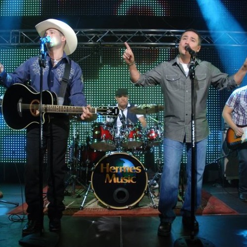 Vuelta En U - Featuring Bobby Pulido