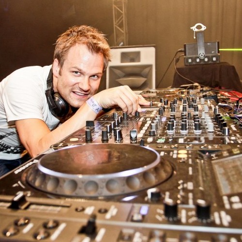 Dash Berlin vs 4 Strings - Take Me Away - Till The Sky Falls Down ASOT 600