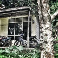 Belum Ada Judul (Iwan Fals Cover) - feat Brutus Love Olive at Suwandi 1 Pondok Petir :))