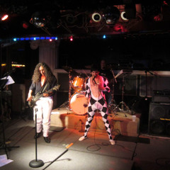 Girls with Fat Bottoms make the Rockin' World Go 'Round!