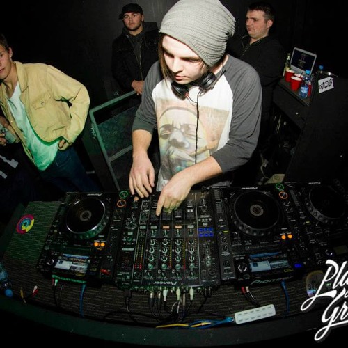 Djuro - Drop That Bass (Original Mix) [FREE DOWNLOAD]