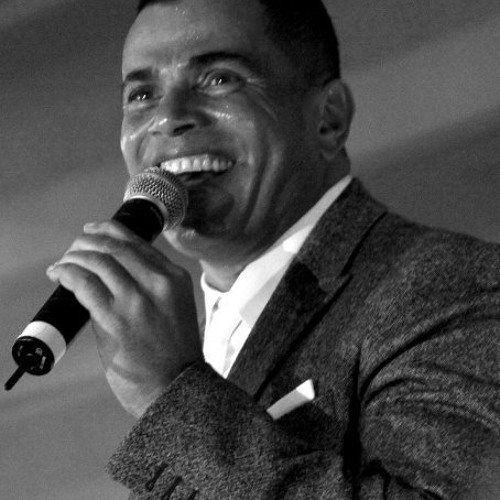 Amr Diab - Kan Bayen Min Salamha عمرو دياب - كان باين من سلامها