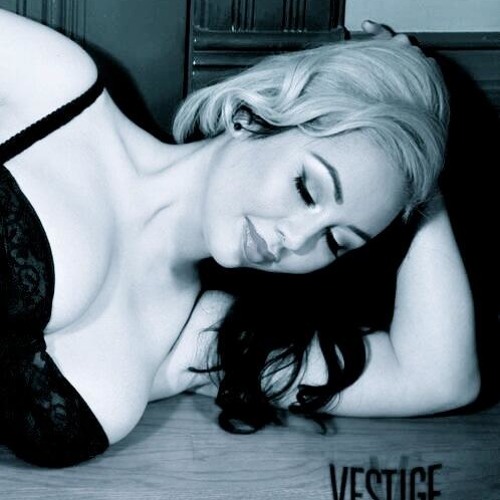 Nobody Home- Pink Floyd demented song covers in outer space by melanie monsters