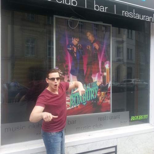 R.A.U. - An einem Samstag im Juli (Part 1) Warmtanzen