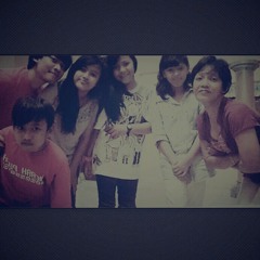 Rasakan Apa Yang Kurasakan - With Keluarga ,ponakan,adik3 Yg Besar Yg Sedang Yang Paling Kecil Kayak Tuyul Yang Fals Yang Ngobrol -_- , Gtw Gw Juga Tiba Tiba Apal -_-  at Nirwana Asri