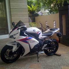 testing new exhaust, Akrapovic SO for ma CBR 1000RR, enjoy the sound.
