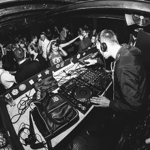 CREZZA - MAKING LOVE [200 Free Downloads]