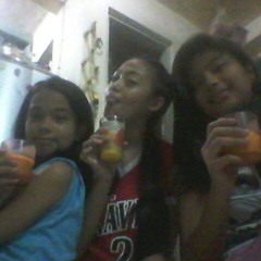 Kalokohang Girl On Payong Jk *fire Pala .. From The Epic Trio. May,nette And Me =D ;p Babala Nakakabingi!!