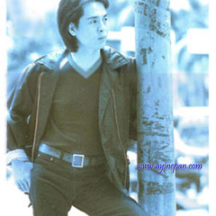 လမင္း နဲ႔ ပင္လယ္ { ၀ိုင္၀ိုင္း }