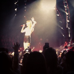 22- Taylor Swift Live