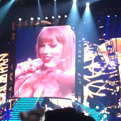 I Knew You Were Trouble- Taylor Swift Live
