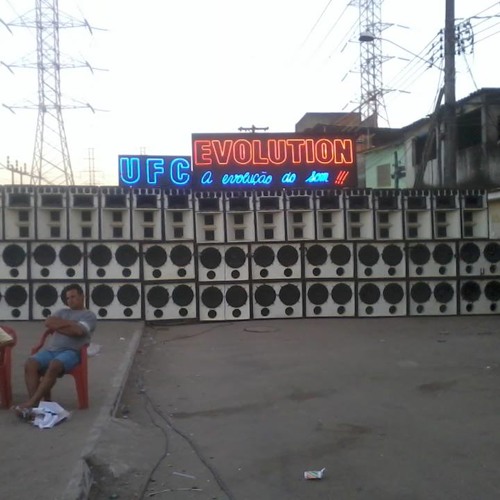 BATEU  A  ONDA  FORTE MC KAROL  CD NOVO FICAP