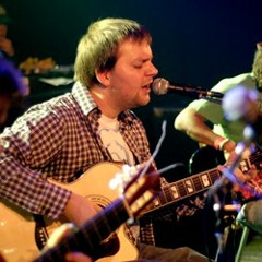 Een hockeyer die golft