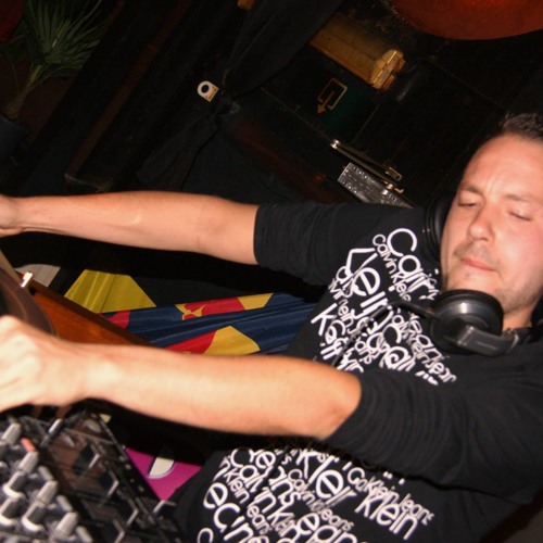 Chris Dixis..Retro House Live At Jamais 203.BDAY..3 August 2013
