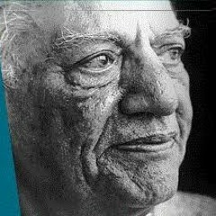 Faiz Ahmad Faiz reciting Mujh Se Pahli Si Mohabbat Mere Mahboob Na Maang..