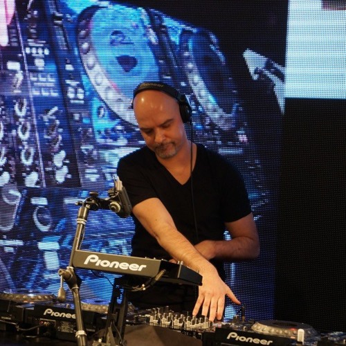 Disco demo for Pioneer CDJ 2000 Nexus, Mixmove Paris, march 2013