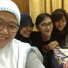 kita tau suara kita jelek,tapi kita lagi galau ( @anisahazhari @haniahnandayugi @adindaayun @fitshav ) at Hati cowok masing"><