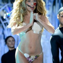 Lady Gaga Applause - Live At VMAS (Audio microphone)