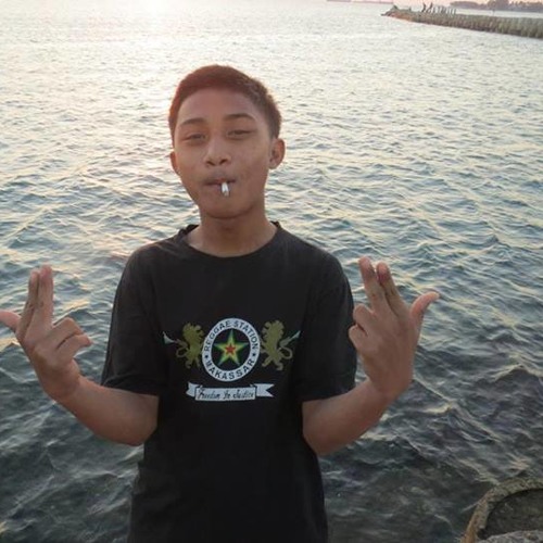 Dialog Dini Hari-Pohon Tua Bersandar