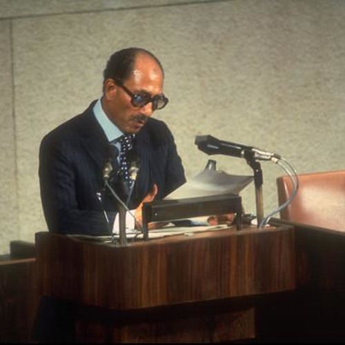 مزج بين خطاب السادات في الكنيست و موسيقي ياسر عبد الرحمن