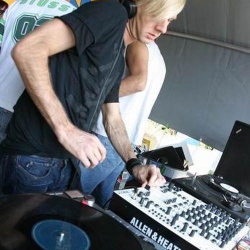 Stream Aphex Twin, Richie Hawtin & Derrick May - Live at Fuse