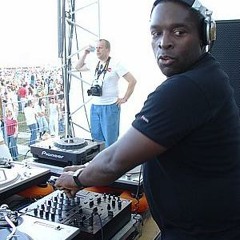 kevin saunderson