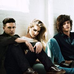 London Grammar - Darling Are You Gonna Leave Me (Live at Rough Trade East)