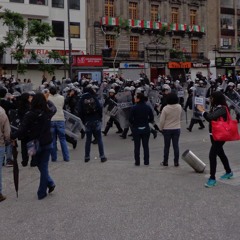 Confrontation between the crowd and the police in Mexico City after a mass eviction of the teachers