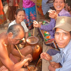 C1 - Brao Taveng in Cambodia (5 flat gongs-3 nipple gongs)