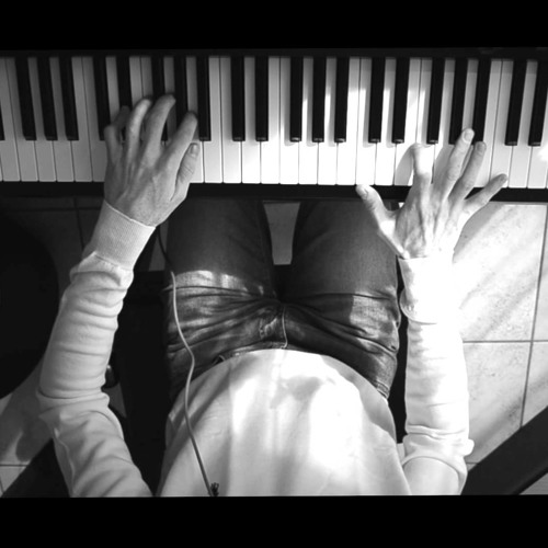 Rob Simonsen - Red (Miss Unique Edit)