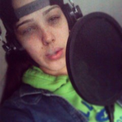 LadiiBee - I Think She Like It