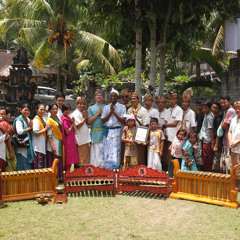 Vrindavan Mellows (Akincana Krishna Das) feat. Balinese Instrument