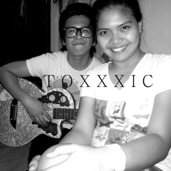Toxic - Britney Spears (Tyra & Mondee Acoustic Cover)